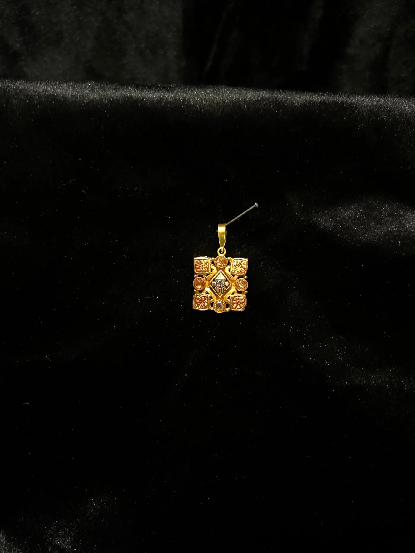 Gold Chain Pendant 07