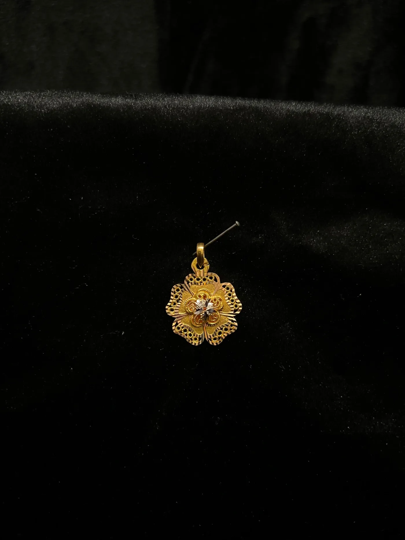 Gold Chain Pendant 09