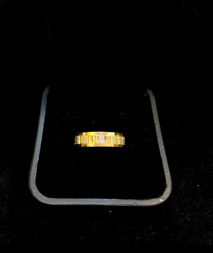 Pavé Plate Gold Ring