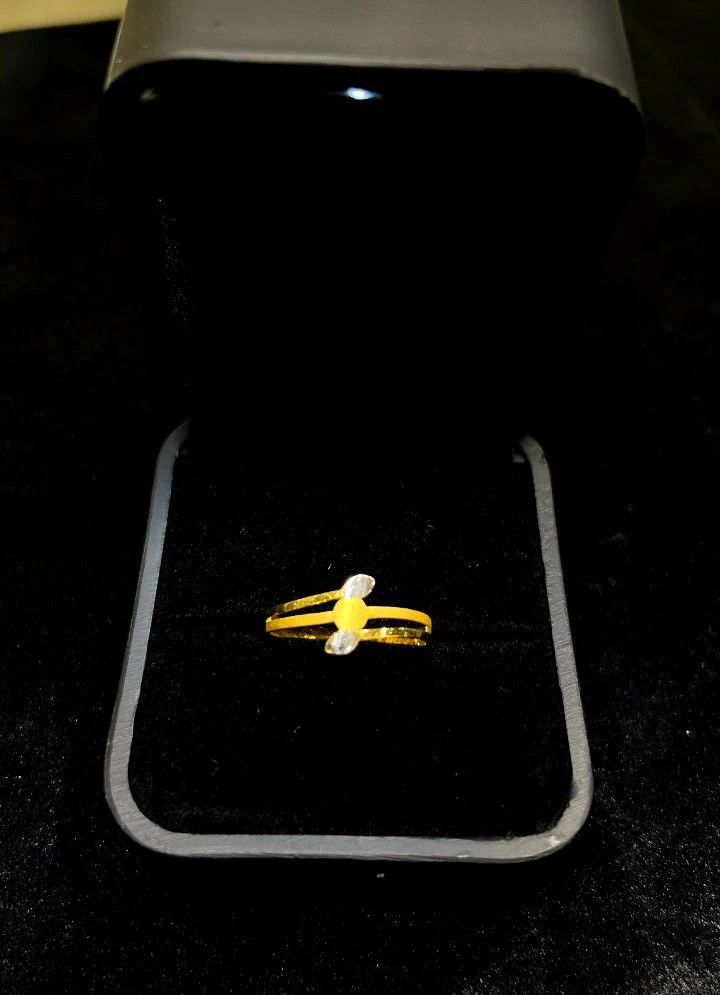 Crossover Stone Gold Ring