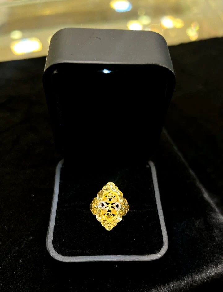 Lace Diamond Gold Ring