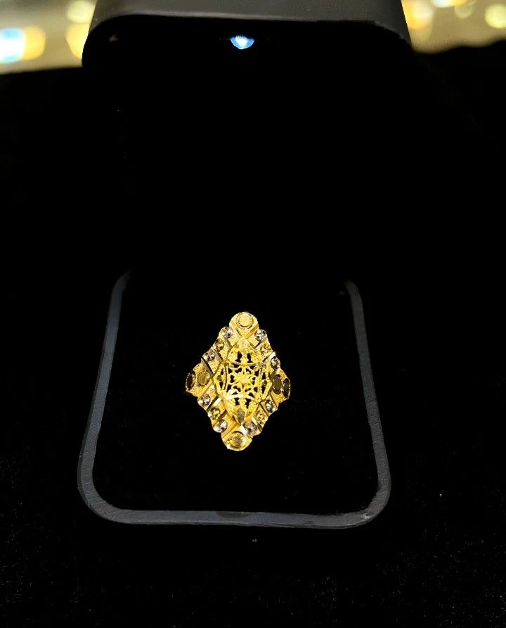 Grand Lace Gold Ring