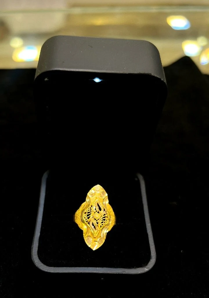 Enamel Leaf Gold Ring